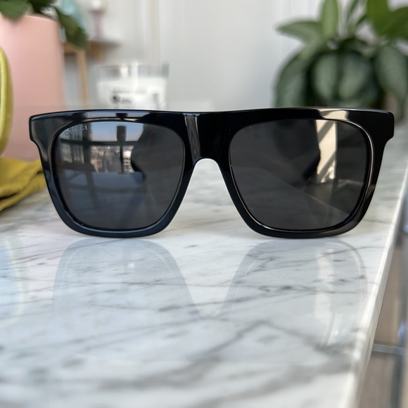 NWOT GUCCI SUNGLASSES - Picture 9 of 9